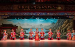 豫剧花木兰戏曲节目表演中如何展现巾帼英雄的传奇故事与艺术魅力？