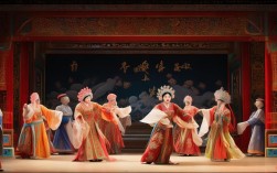 京剧花田错伴奏曲如何通过音乐语言烘托剧情氛围与人物情感？