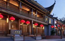 湖南省京剧传承中心在传承之路上用何举措推动京剧薪火相传？