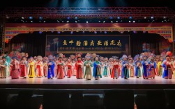 戏曲换娘情节如何支撑全场曲剧的戏剧冲突与主题？